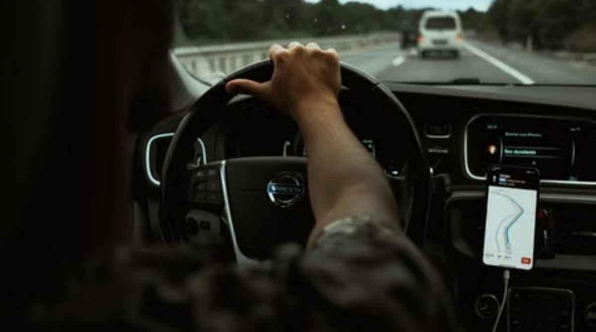 Wired vs Wireless CarPlay Comparison
