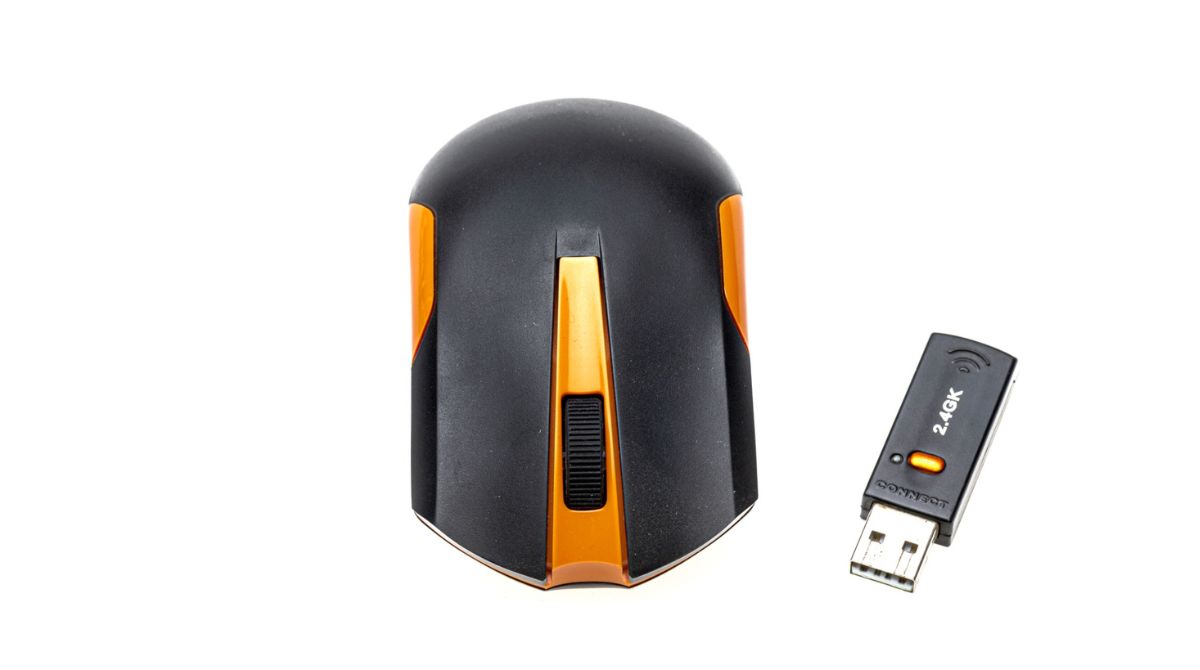 Wireless mouse connected to a 2.4G dongle